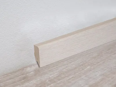 Produktbild von PROFI | 2,50 m | Grau 58mm Sockelleiste Eiche Nachbildung, Folierte Sockelleiste mit MDF Kern, Besonders Beanspruchbar, Natürlicher Look, Hohe Oberflächenqualität, Einfache Cliptechnik, Verdeckte Kabelverlegung