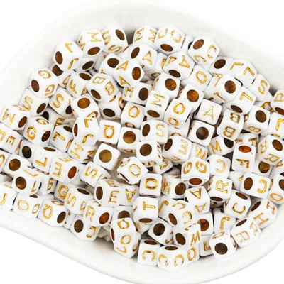 Produktbild von Buchstaben Perlen, 250 Stück, 6x6 mm, weiß mit gold, eckig, Buchstaben Mix