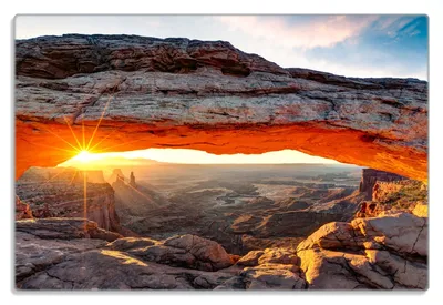 Produktbild von Wallario Frühstücksbrettchen aus Glas 20 x 30 cm mit rutschfesten Füßen, Motiv Sonnenstrahl am Horizont  Leuchtende Felsspalte