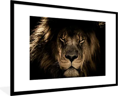 Produktbild von MuchoWow® Gerahmtes Poster Löwe - Tiere - Schwarz - Porträt 90x60 cm - Poster mit Schwarzem Bilderrahmen Wandposter Rahmen Foto Bilder - Wanddekoration - Fotos