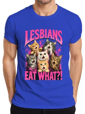 Immagine prodotto di Maglietta da uomo, taglia S, blu, con scritta "Le lesbiche mangiano cosa?!", con immagine di un gatto e con un messaggio a sostegno della comunità LGBTQ, tono sarcastico, per la parata del Pride