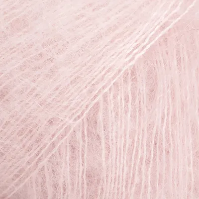 Produktbild von Drops Kid-Silk Garn 63 Pudriges Rosa Luxusmischung aus 75% Super Kid Mohair & 25% Seide