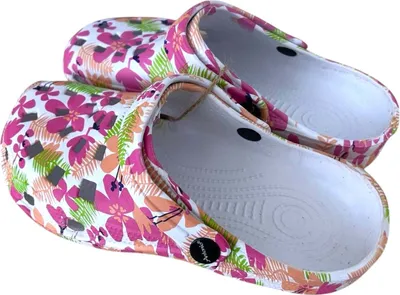 Clogs mit bunten Blumenmuster