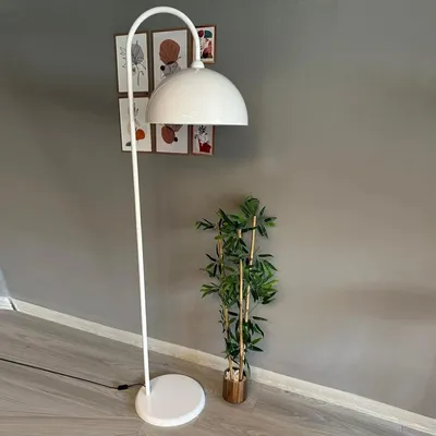 Produktbild von Weiße Stehlampe Moderne Dekorative Stehlampe aus Metall