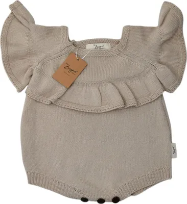 Produktbild von Zayno® Body mit Trompetenärmeln 3-6 Monate 100% Biobaumwolle in Naturbraun | Retro, Romper, Strick, Overall, Strampler, Vintage, nachhaltige Mode, Baby