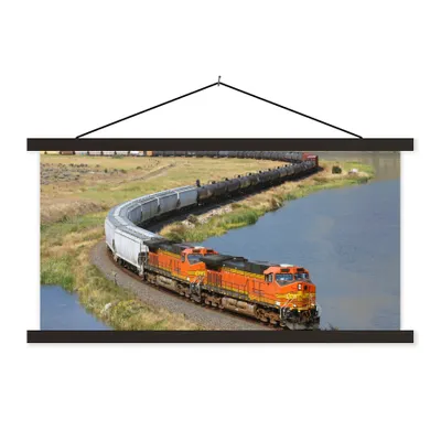 Produktbild von MuchoWow® Textilposter Ein orangefarbener Zug 150x75 cm mit schwarzem Rahmen - Posterleiste