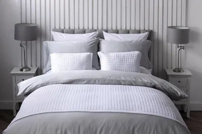 Obrázek produktu pro Belledorm - Běhoun na postel Crompton, prošívaný BM449 (220 cm x 70 cm) (bílý)