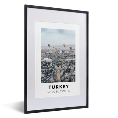 Produktbild von MuchoWow® Gerahmtes Poster Heißluftballon - Türkei - Sommer - Berge 40x60 cm - Poster mit Schwarzem Bilderrahmen Wandposter Rahmen Foto Bilder - Poster in Rahmen