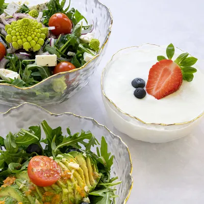 Produktbild von Navaris Glasschüssel Set mit goldenem Rand - 3 Größen - Glas Servierschüssel Set für Salat Dessert Obst Snacks - Salatschüssel Glasschale rund
