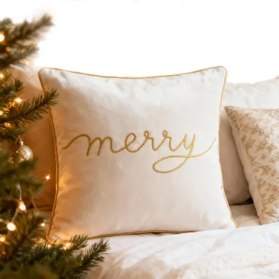 Produktbild von Weihnachtskissenbezug Velvet Dekorativ 45X45 Weiss Gold Merry