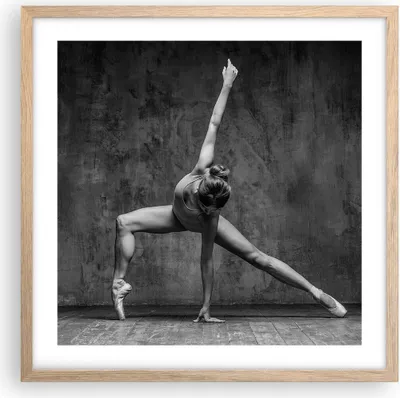 Produktbild von Gerahmtes Poster - Rahmen in heller Eiche - Tanz Figur Schwarz und Weiß - 50x50 cm - Wand Bild - Wanddeko - Wandbilder - Wandposter - Bilderrahmen - Bilder - Kunstdruck - Wandbild - P2NAC50x50-4348