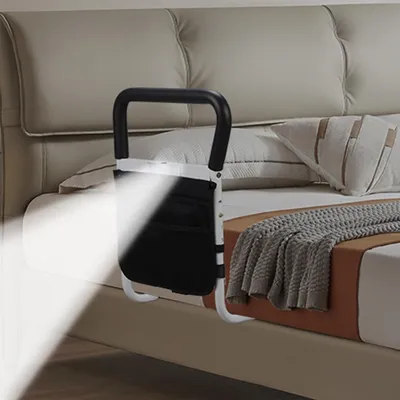 Imagen del producto de Barandilla ajustable para cama, diseñada para personas mayores, con luz integrada