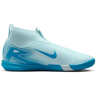 A single Nike Jr Zoom Superfly 10 Academy IC shoe is shown against a white background.