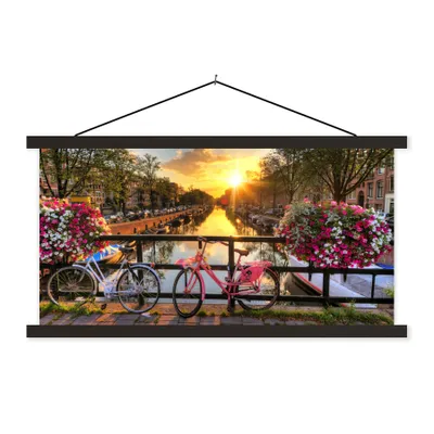 Produktbild von MuchoWow® Textilposter Amsterdam - Blumen - Brücke - Fahrrad - Sonnenuntergang 120x60 cm mit schwarzem Rahmen - Dekoration Schlafzimmer