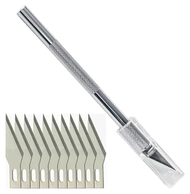 Produktbild von Bastelmesser mit Metallgriff │ 1 Stück │ 12 cm lang │ 1 cm breit │ inklusive 10 Ersatzklingen