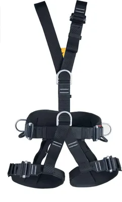 Schwarzer Sicherheitsgurt 'Komplettgurt Technic Standard' von singing rock; mit verstellbaren Trägern und D-Ringen.
