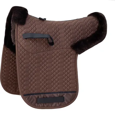 Produktbild von Engel Reitsport Satteldecke SADEK2 Lammfell & Baumwollsteppstoff, Fell in Sattellage, Fellkranz vorne & hinten, Mocca-Mocca-D (Dressur)
