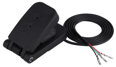 Obrázek produktu pro Černý plastový pedál pro čtyřkolky: plynový pedál, tempomat, brzdový pedál