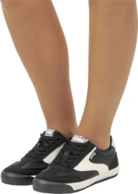 Produktbild von Mustang Sneakers 10225-821468 in Black color size 39