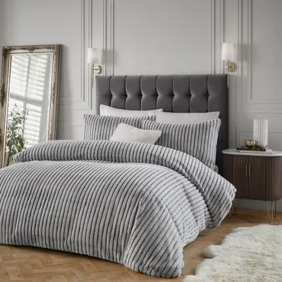 Image de Paoletti - Ensemble de literie à rayures « Alpine », Fourrure artificielle, réversible RV3624 (king size) (gris)