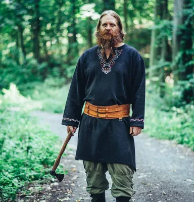 Produktbild von Wikinger Tunika mit Stickereien - Schwarz M