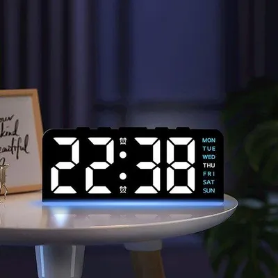 Zdjęcie produktu dla Cyfrowy zegar biurowy z podświetleniem LED – podwójny alarm – regulacja jasności – zasilanie USB/bateryjne