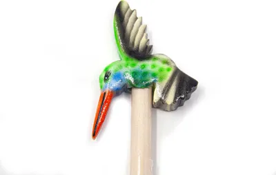 Produktbild von Bleistift aus Holz mit abnehmbarer Kolibri Aufsteckfigur