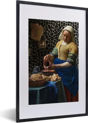Produktbild von MuchoWow® Gerahmtes Poster Milchmädchen - Kunst - Pantherdruck - Vermeer - Gemälde - Alte Meister 40x60 cm - Poster mit Schwarzem Bilderrahmen Wandposter Rahmen Foto Bilder - Poster in Rahmen