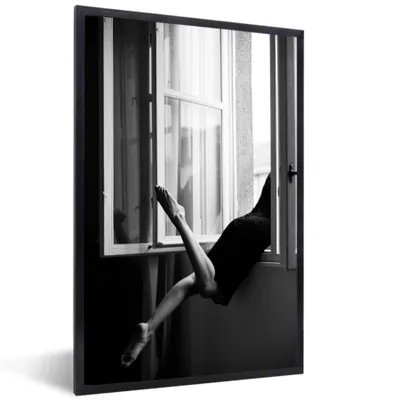 Produktbild von MuchoWow® Gerahmtes Poster Fenster - Frau - Architektur - Schwarz - Weiß 60x90 cm - Poster mit Schwarzem Bilderrahmen Wandposter Rahmen Foto Bilder - Kunst