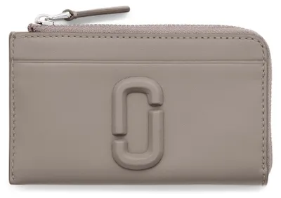 Productafbeelding van MARC JACOBS - "The Leather J" top-opening portemonnee met rits, in meerdere kleuren verkrijgbaar