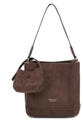 Imagen del producto de Bolso de hombro para mujer de Diana&Co, fabricado en cuero vegano, con correa desmontable y asa para llevar como clutch