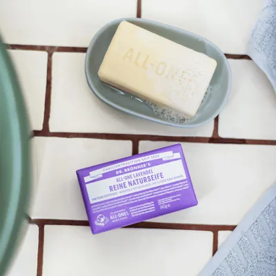 Immagine prodotto di Sapone naturale puro alla lavanda del Dr. Bronner 1X140 g