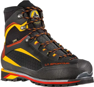 Schwarze und gelbe Bergschuhe "Trango Tower Extreme Gtx" von La Sportiva mit Schnürung und rutschfester Sohle.