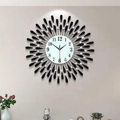 Produktbild von Unyqoos® Wanduhr 60 cm – elegante schwarze Uhr mit Glaszifferblatt & Kristallen, pulverbeschichteter Metallrand, geräuschloses Quarzwerk