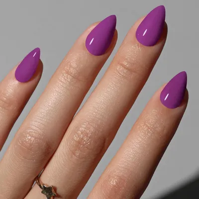 Produktbild von Künstliche Nägel zum Aufkleben Kurz Mandel Beerenviolett Glänzend Soft Gel 30 Stück Set