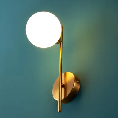 Produktbild von KOSILUM - Wandleuchte, Metall und Glas - Messing und Weiß - Neira