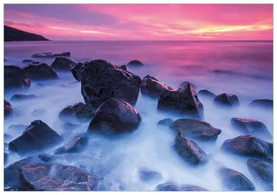 Produktbild von Wallario Premium Glasbild, freischwebende Optik, kräftige Farben, Größe 100 x 70 cm Motiv Felsen im Meer bei Sonnenuntergang