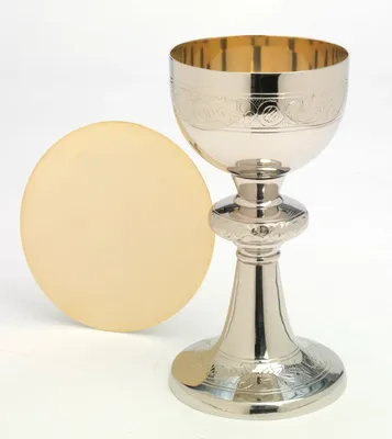 Produktbild von Kelch mit Patene Messing vernickelt Silber (Höhe 20 cm)
