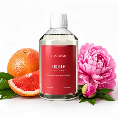 Produktbild von Steamstory Wäscheparfüm Ruby - Blumiger Duft mit Zitrusfrüchten, Rose und Amber - 500 ml, KI-generiertes Bild