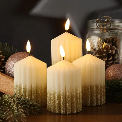 Produktbild von LED Kerzenset LIV - gerillt - Echtwachs - H: 10cm - D: 7cm - Timer - weiß/gold - 4er Set