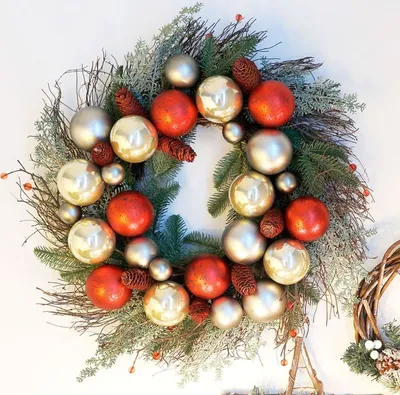 Image de Couronne de porte de Noël avec boules 60cm Couronne décorative Décoration de Noël Décoration murale Décoration de porte