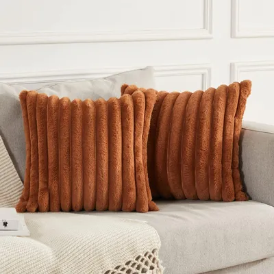 Produktbild von Set aus 2 Kissenbezügen – Weiches Kunstfell – Braun – 55 x 55 cm