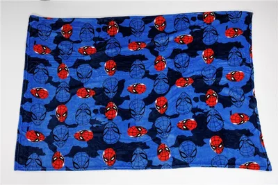 Zdjęcie produktu dla Przytulny koc Spiderman - Miękki i lekki koc na łóżko i sofę (110x150 cm)