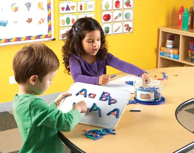 Immagine prodotto di Learning Resources set di costruzione di lettere magnetiche per l'apprendimento