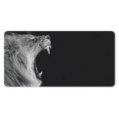 Produktbild von MuchoWow® Schreibtischunterlage Tiere - Löwe - Schwarz - Weiß - Porträt 80x40 cm - XXL Mauspad - Gaming Mauspad