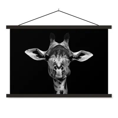 Produktbild von MuchoWow® Textilposter Giraffe - Tiere - Porträt - Schwarz 120x80 cm mit schwarzem Rahmen - Wanddeko