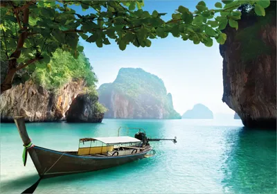 Produktbild von Wallario Poster - Fischerboot in Thailand  blaues Meer und Steinfelsen, Kunstdruck Größe: 70 x 100 cm