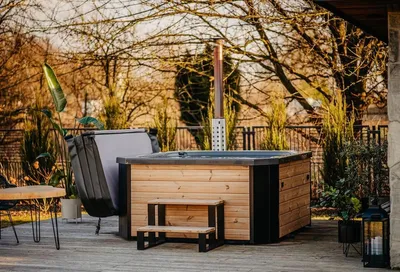 Produktbild von GardenAndPoolsCom Bade Fass Hot Tub Badetonne Badezuber SPA Jacuzzi Whirlpool SKAWI Hybrid 8 Personen  1,94x 2 m  24 Düsen