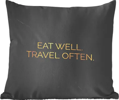 Produktbild von MuchoWow® Zierkissen Sofakissen Wohnzimmer Dekokissen 45x45 cm Zitat - Essen - Reisen - Gold - Schlafpolster - Polster für das Sofa