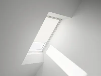 Produktbild von VELUX Sichtschutzrollo beige uni manuell Rahmen aluminium RFL Y21 1086S